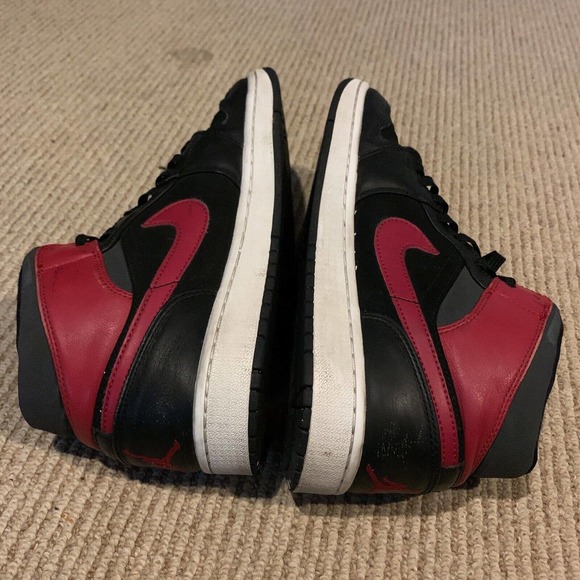 Nike Air Jordan 1 Mid Bred Black Red Men's Size 9 554724-024 - Picture 4 of 8